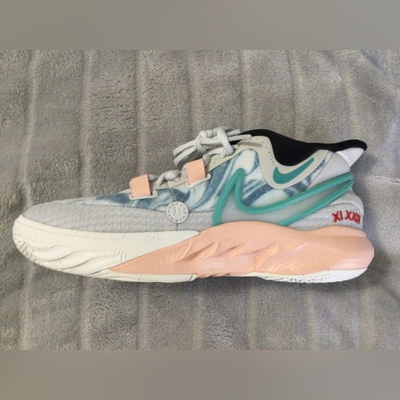 Nike Kyrie 8 Go Photon Dust 4Y DQ8076 002 - Picture 12 of 13